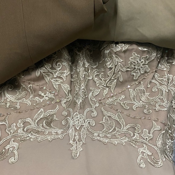 Beautiful, out of stock dress from JJHouse. Brand new, never worn. Size 22. - Picture 5 of 7